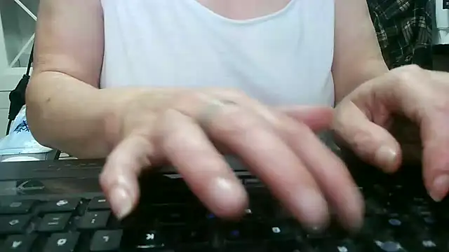 Snapshot of heidi60 chatting on 11-06-25, 07:04 heidi60 online show from 11-06-25, 07:04