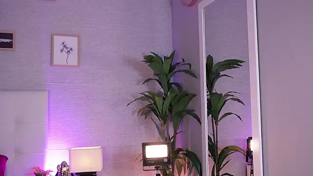 Snapshot of cinnamon_afrodit chatting on 10-19-25, 07:47 cinnamon afrodit online show from 10-19-25, 07:47