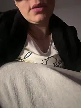 Snapshot of Wet-Pussycat chatting on 01-21-25, 12:25 Wet-Pussycat online show from 01-21-25, 12:25