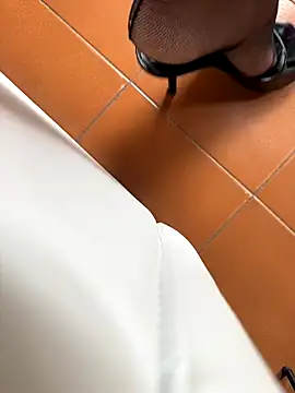 Snapshot of Wet-Pussycat chatting on 09-10-25, 02:28 Wet-Pussycat online show from 09-10-25, 02:28