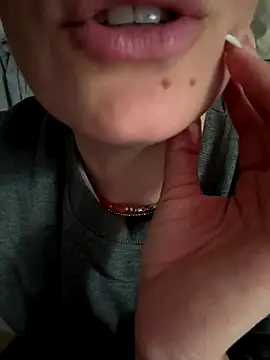 Snapshot of Wet-Pussycat chatting on 10-25-25, 03:40 Wet-Pussycat online show from 10-25-25, 03:40