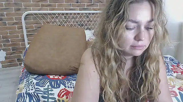 Snapshot of xxkristinaxx chatting on 03-06-25, 10:41 xxkristinaxx online show from 03-06-25, 10:41