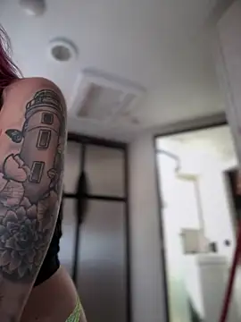 Snapshot of _Rapunzel_ chatting on 10-30-25, 07:03 Rapunzel online show from 10-30-25, 07:03