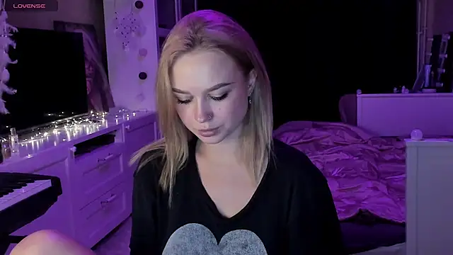 Snapshot of MaryDreaminess chatting on 03-06-25, 10:15 MaryDreaminess online show from 03-06-25, 10:15