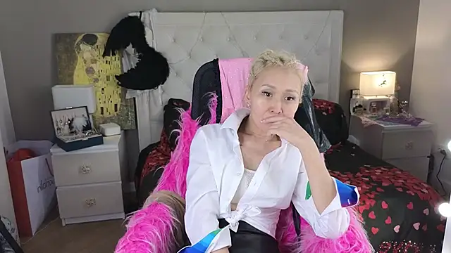 RoxalanaStar online show from 05-12-26, 08:22