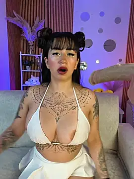 Snapshot of Tattooed_spittingdoll chatting on 11-05-25, 12:27 Tattooed spittingdoll online show from 11-05-25, 12:27