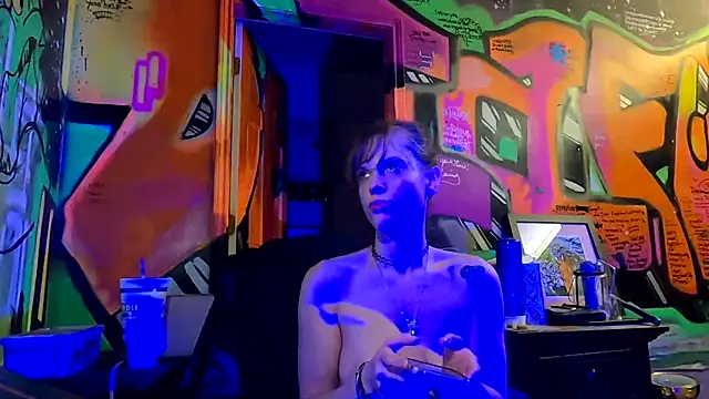 Snapshot of TheDaisyChaos chatting on 02-25-25, 04:57 TheDaisyChaos online show from 02-25-25, 04:57