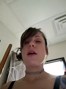 Snapshot of TheDaisyChaos chatting on 10-20-25, 03:29 TheDaisyChaos online show from 10-20-25, 03:29