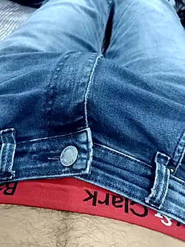 Snapshot of Babyucum4me chatting on 12-21-24, 01:21 Babyucum4me online show from 12-21-24, 01:21