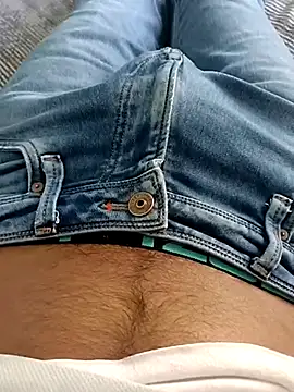 Snapshot of Babyucum4me chatting on 03-18-25, 04:26 Babyucum4me online show from 03-18-25, 04:26