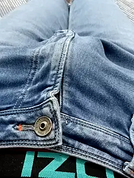 Snapshot of Babyucum4me chatting on 03-19-25, 03:19 Babyucum4me online show from 03-19-25, 03:19