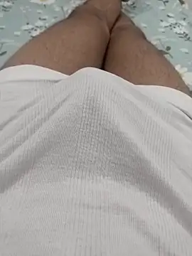 Snapshot of Babyucum4me chatting on 05-05-26, 05:32 Babyucum4me online show from 05-05-26, 05:32
