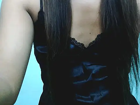 Snapshot of nica20 chatting on 11-19-25, 01:44 nica20 online show from 11-19-25, 01:44