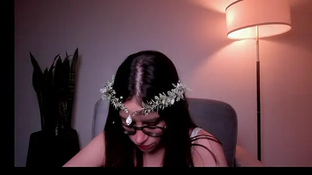 HazelKush online show from 06-25-26, 08:57