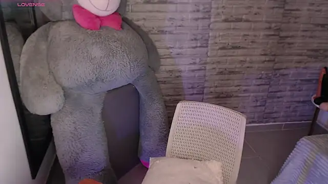 TinnaCobb online show from 04-01-26, 04:15