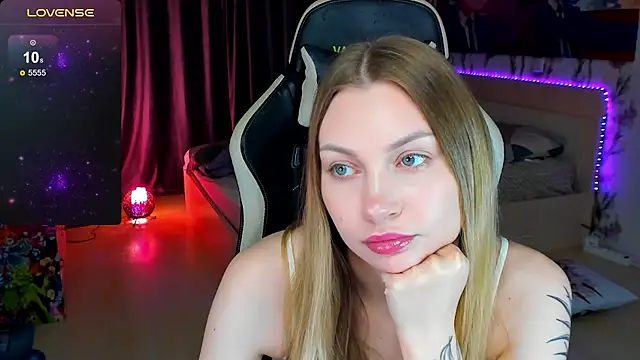 BiMolly online show from 11-15-25, 03:19