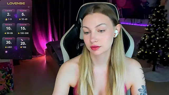 Snapshot of BiMolly chatting on 12-20-25, 07:21 BiMolly online show from 12-20-25, 07:21