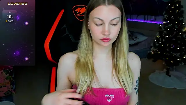 Snapshot of BiMolly chatting on 01-13-26, 10:48 BiMolly online show from 01-13-26, 10:48