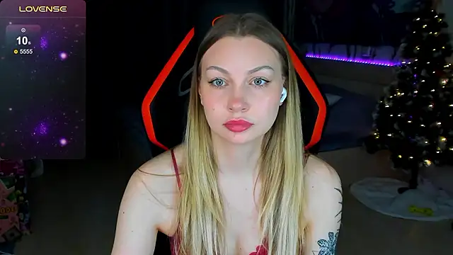 Snapshot of BiMolly chatting on 02-16-26, 12:07 BiMolly online show from 02-16-26, 12:07