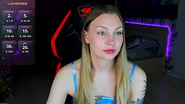 Snapshot of BiMolly chatting on 02-25-26, 01:32 BiMolly online show from 02-25-26, 01:32