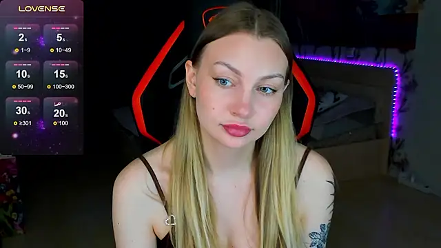 Snapshot of BiMolly chatting on 03-04-26, 03:07 BiMolly online show from 03-04-26, 03:07