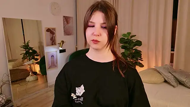 ElizaMild online show from 06-12-26, 01:21