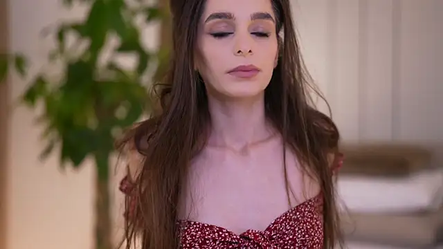 DoviaClaire online show from 12-17-25, 08:09