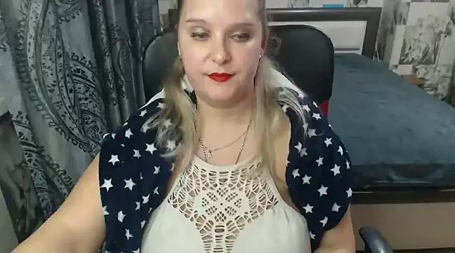 Snapshot of Boolochka chatting on 01-18-25, 08:19 Boolochka online show from 01-18-25, 08:19