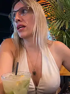 Snapshot of Gatitacarlita chatting on 12-20-24, 11:58 Gatitacarlita online show from 12-20-24, 11:58