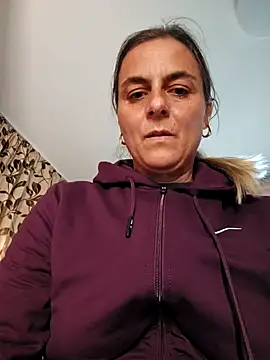 IsabelleCraft online show from 03-21-25, 03:02