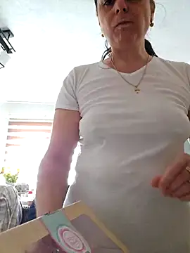 IsabelleCraft online show from 03-12-26, 10:54