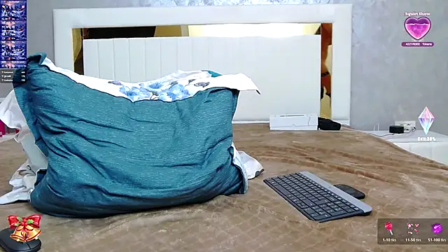 Snapshot of FlirtDeea chatting on 11-22-25, 03:49 FlirtDeea online show from 11-22-25, 03:49