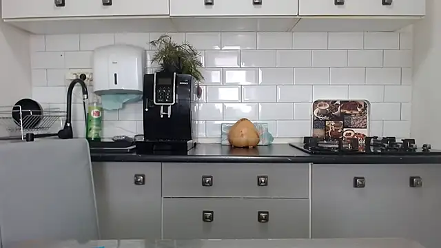 erikaerika online show from 01-30-25, 10:08