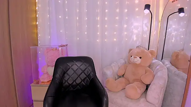 Snapshot of AmyDavis_ chatting on 10-08-25, 11:46 AmyDavis online show from 10-08-25, 11:46