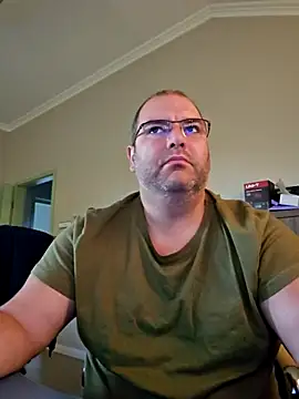 Snapshot of Andrew1900529 chatting on 09-16-25, 04:35 Andrew1900529 online show from 09-16-25, 04:35