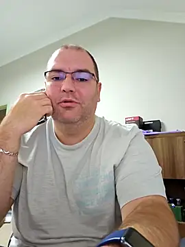 Snapshot of Andrew1900529 chatting on 10-15-25, 06:24 Andrew1900529 online show from 10-15-25, 06:24