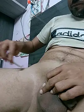 Snapshot of HotBoyOm chatting on 03-09-25, 05:28 HotBoyOm online show from 03-09-25, 05:28