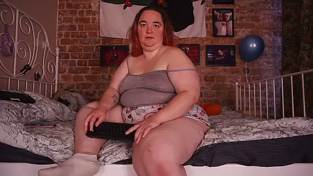 Snapshot of Evelively chatting on 09-26-25, 04:49 Evelively online show from 09-26-25, 04:49