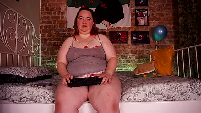 Snapshot of Evelively chatting on 10-02-25, 03:46 Evelively online show from 10-02-25, 03:46