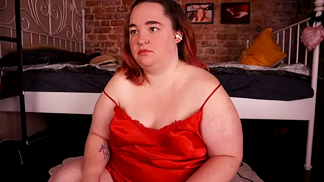 Snapshot of Evelively chatting on 10-12-25, 04:44 Evelively online show from 10-12-25, 04:44