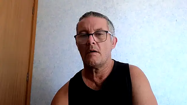 Snapshot of bigballnz chatting on 02-13-25, 04:32 bigballnz online show from 02-13-25, 04:32