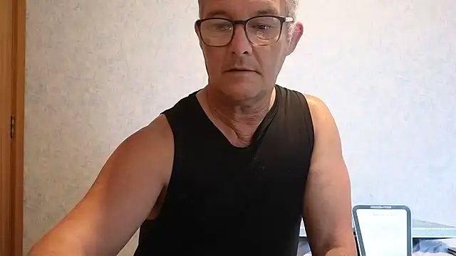 Snapshot of bigballnz chatting on 02-14-25, 06:29 bigballnz online show from 02-14-25, 06:29