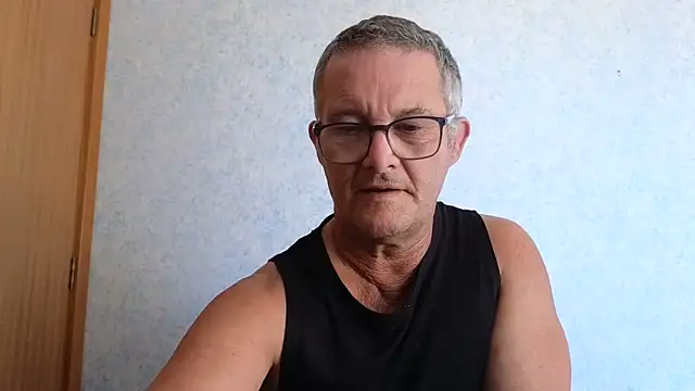 Snapshot of bigballnz chatting on 02-15-25, 04:47 bigballnz online show from 02-15-25, 04:47