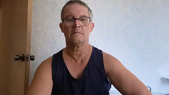 Snapshot of bigballnz chatting on 02-18-25, 04:37 bigballnz online show from 02-18-25, 04:37