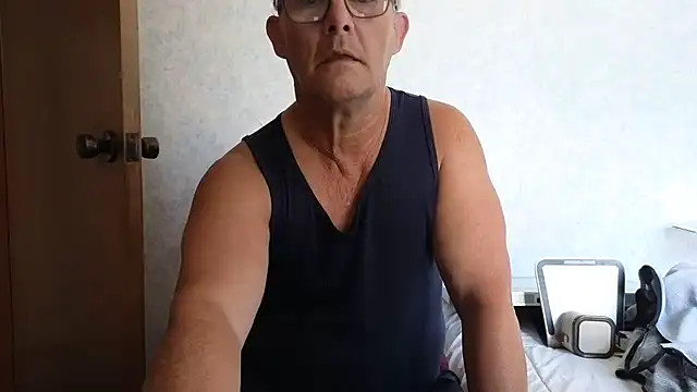 Snapshot of bigballnz chatting on 02-18-25, 06:58 bigballnz online show from 02-18-25, 06:58