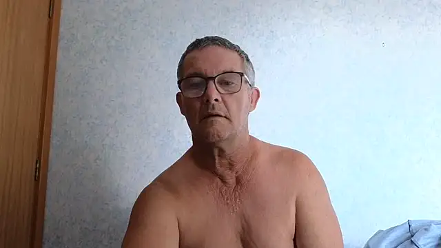 Snapshot of bigballnz chatting on 02-19-25, 06:44 bigballnz online show from 02-19-25, 06:44