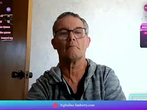 Snapshot of bigballnz chatting on 02-25-25, 04:03 bigballnz online show from 02-25-25, 04:03