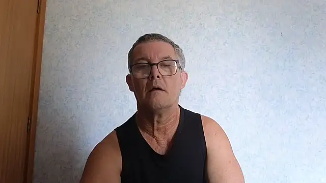 Snapshot of bigballnz chatting on 02-27-25, 11:26 bigballnz online show from 02-27-25, 11:26