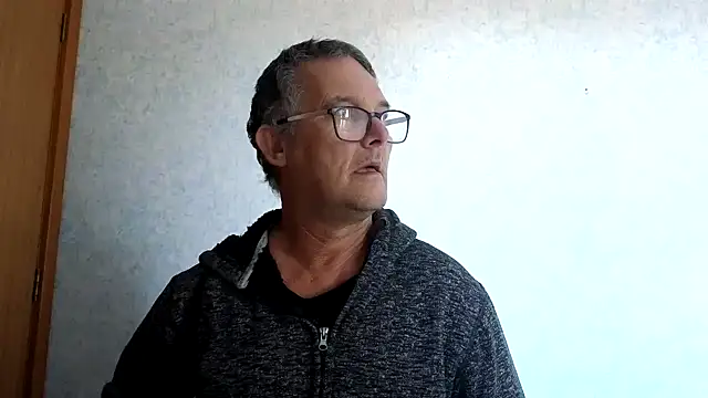 Snapshot of bigballnz chatting on 03-12-25, 07:06 bigballnz online show from 03-12-25, 07:06