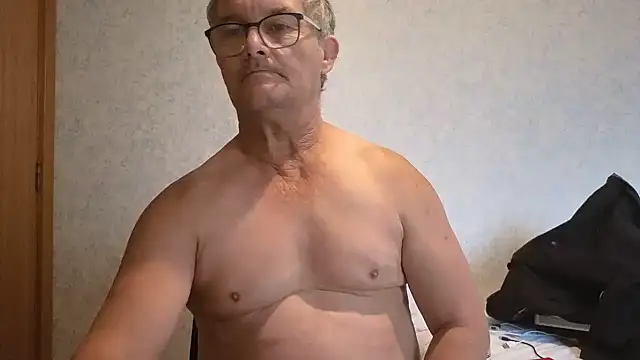 Snapshot of bigballnz chatting on 03-13-25, 08:11 bigballnz online show from 03-13-25, 08:11